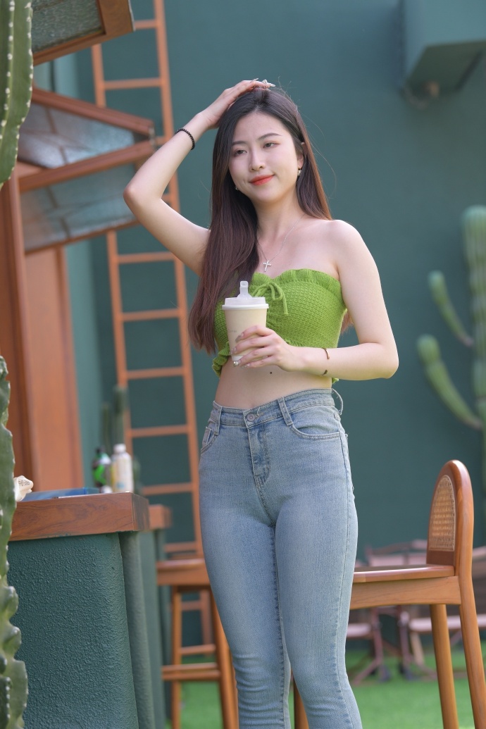 z6尊龙凯时，坤坤寒进桃子里视频